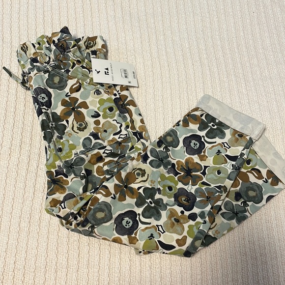 Girls PaperBag high waisted Cargo Camo Flower Print Cuffed Pants Size S (6/6X) - Picture 3 of 15